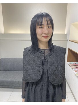 ユーリ(juli) 夏の暗髪レイヤースタイル