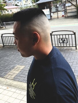 エルハウス(L house...) 【メンズ専門/理容室 】スキンフェード アップバング 束感