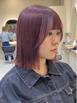 ヒビヲ(HIBIO) 横浜タッセルボブ切りっぱなしボブピンクベージュカラー外ハネ