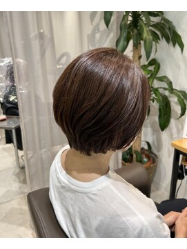 ウルバイサナンド(ULu by Sanando) ショートボブ/ショート/えりあし浮く