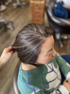 ポール 行徳店 行徳脱白髪ぼかしハイライト ショート×白髪ぼかし