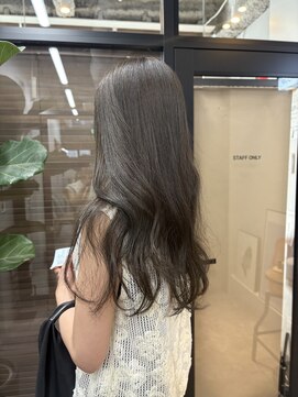 ヌープヘアーアイス(NUUP.hair ici) ◎透明感オリーブ×韓国レイヤーで20代30代小顔ロング