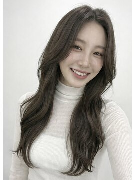 メロウ(mellow) オフィスでも浮かない◎上品な艶感ロングとまろやかベージュ