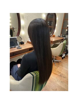 エルサフィロ キタハマ(el zafiro kitahama) 20×30×40代×縮毛矯正×ツヤ感 UP×ストレートスタイル