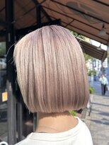 ピークスヘア(peaks hair)&nbsp;ホワイトベージュ ハイトーン ケアブリーチ2回 切りっぱなしボブ