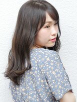 七ッ星+&nbsp;柔らかグリーンのゆる巻きロング