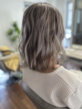 ジウ 上通り(JIU) 20代30代小顔ゆるふわミディホワイトベージュ