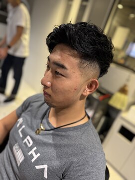 フランクスバーバーザスタンド(Frank’s barber the stand) スキンフェードアップバングE