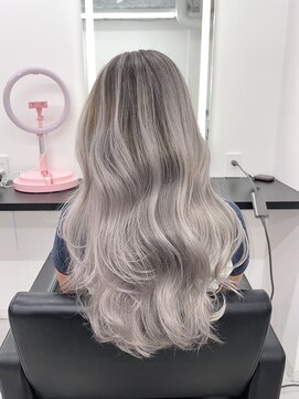 エゴ 池袋(EGO) 10代20代30代外国人風バレイヤージュ　ハイライトカラーシルバー