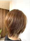 20代30代前下がりショートツヤ感ボブウルフレイヤーカット