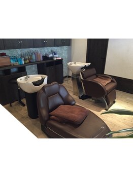 忙しい毎日を癒す至福のヘッドスパ。楽ちんなシャンプー台で心からリラックスできます♪【西区/黒埼】