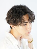 七三センターパートウルフマッシュツイストスパイラルパーマ黒髪