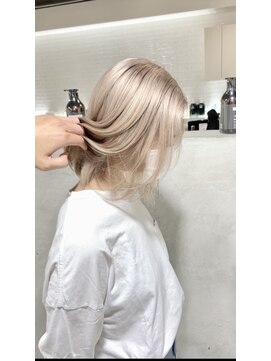 フリーク(FLEEK) ホワイトベージュ ブリーチ2~3回 高瀬雅人