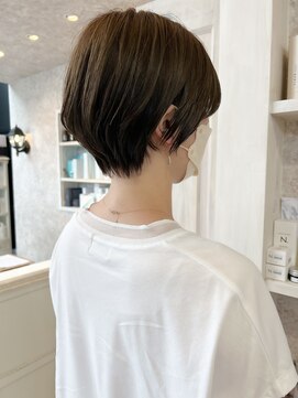 キャアリー(Caary) 福山市美容室Caary人気 夏ヘアひし形前下がりショートヘア