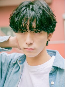 キャスト 三宮(cast)の写真/≪波巻スパイラルパーマ≫無造作でキメすぎないラフなカッコよさ/簡単スタイリングで束感も◎メンズ/パーマ