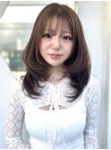 大人かわいいレイヤーカット明るめベージュ