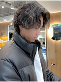 センターパートウルフ×スパイラルパーマ