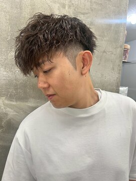 キング 楠葉店(K!ng) ホワイトメッシュ/ツイスト/ツイスパ/パーマ/メンズ/眉毛