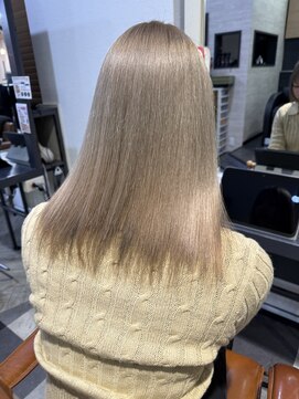 ウェルズグランデ 天理店(Well's GRANDE) 柔らかな光をまとったアッシュベージュ