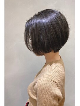 ヌイ 横浜(nui) 前下がりショートボブ_厚めバングローライトスリークボブ