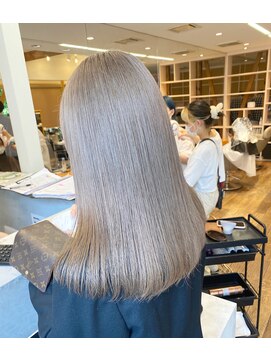 オムネス(omnes) 『グレージュ』 担当 飯村 奎太