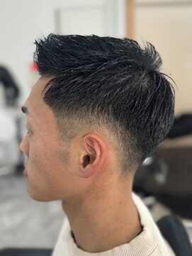 スワッグ(SWAG) メンズカット/メンズパーマ/フェードカット/眉毛/ヘッドスパ