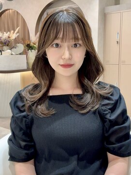 ロンド リリー 銀座(Lond Lily) オリーブグレーカラー/レイヤーカット顔周り