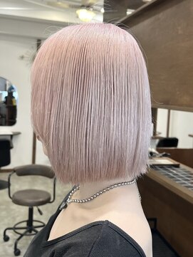 ラック 表参道(LUCK) ホワイトピンクのボブ