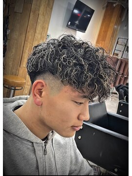 ルートヘアー(Root Hair) 外国人風スペインカール × メッシュスタイル