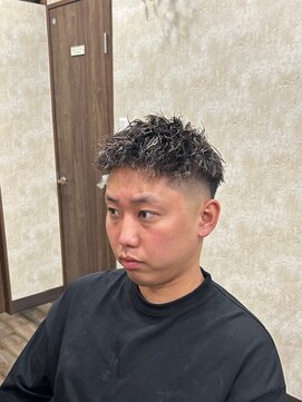 ビューティーアンドバーバー ボンド(beauty&barber Bond) ツイストパーマ×スキンフェード
