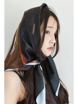 ロカ リセル バイ ツリー(loca resel by tree) スカーフヘアアレンジグレージュフェザーカットシースルーバング