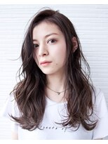 アパートメントヘアー 甘すぎないナチュラルウェーブ×ネイビーアッシュグラデーション