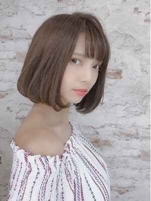 【細部にまでこだわる艶やかストレート】自慢の“大人女子の特別な縮毛矯正”で指通りのなめらかさに感動！