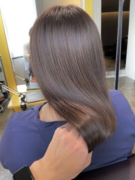 オルト(Ort) 光艶色イルミナカラー《グレージュ》柔らかく女性らしく