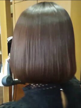 スタッフニュートラル ボブもツヤツヤすべすべで、美人度大幅アップ☆