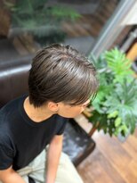 ヘアーワークス ボナ(HAIR WORKS bona.)&nbsp;韓国風ジェントルヘア 毛流れセンターパート メンズの艶カラー