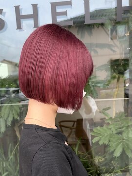 ジゼラ(GISELA) パッツンボブ ハイトーン ボルドー 切りっぱなしボブ