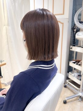 ネオリーブ チロル 横浜西口店(Neolive CiroL.) 外ハネボブ艶髪/酸性ストレート/切りっぱなしボブ【横浜】k