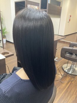 ユニゾン(UNISON)の写真/髪へのダメージを抑えたカラー剤を使用◎グレイカラーでも透明感のある色味で、オシャレな大人女性に好評♪