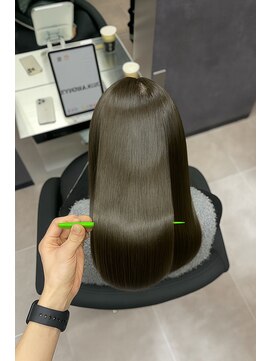  【CYNTHIA/irisu】オリーブグレー/小顔に見せるヘア