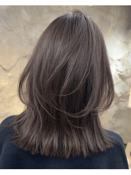 ネイト(Neit) ミディアムレイヤーカットグレージュカラー