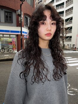 ハイカ(HYCA)の写真/生まれもった外国人のくせげのようなパーマを。コテでは作れない絶妙なニュアンスパーマを<HYCA>で―。