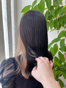 アン(Hair make un) 【ミルクティーインナーカラー】