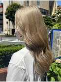 ベージュ