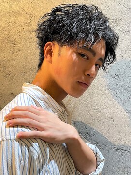 ルックグッドストア タカラヅカ(LOOK GOOD STORE TAKARAZUKA) 束感波巻きマッシュパーマツーブロックセンターパート0801