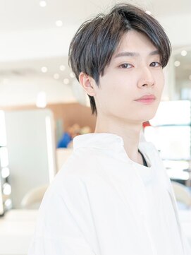 イオ 本厚木(io) センターパートアッシュブラック束感メンズカット