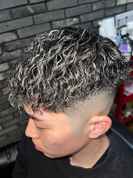 ドープザバーバー(DOPE THE BARBER)の写真/【夜23時まで営業】髪質やなりたいStyleに合わせてパーマの種類も豊富♪あなたに合うパーマをご提案します!