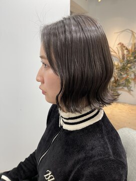 ピッポ(PIPPO) 透明感カラーで上品なグレージュ