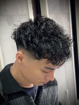 メイン(MENIN) スペインカール[相模大野/相模大野駅/メンズカット/眉毛］