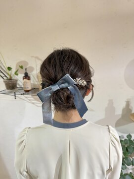 エクリュ(e'cru) 大人可愛い◎ベロアリボンのふんわりシニヨンアレンジ